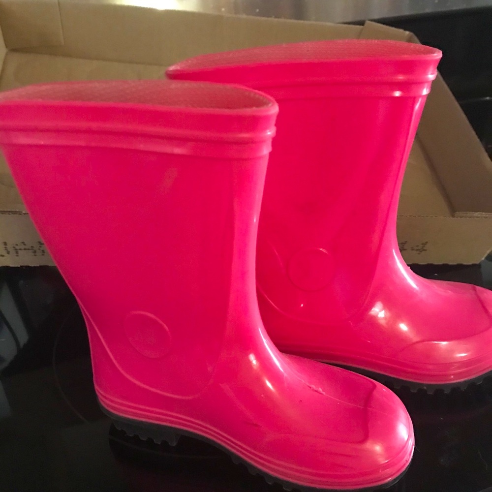 Pink rain boots. EUC size 9
